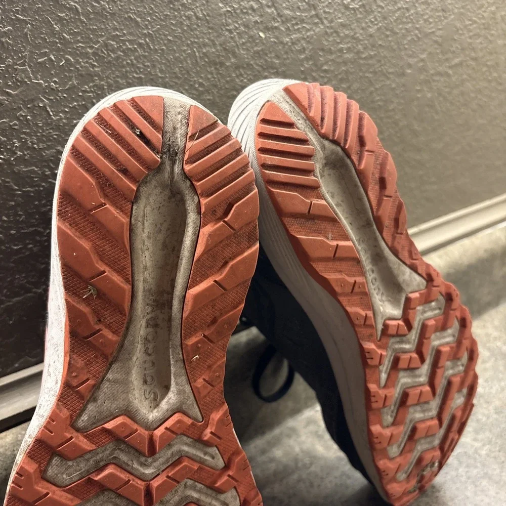 Saucony Women's Cohesion TR16 hiking shoes in shadow/ember Sz 7.5